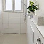 Moebliertes 3-zimmer Mit Balkon Daire Sindelfingen