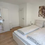 Daire Moebliertes 3-zimmer Mit Balkon Sindelfingen