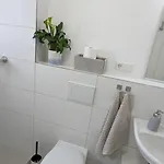 Moebliertes 3-zimmer Mit Balkon Daire Sindelfingen