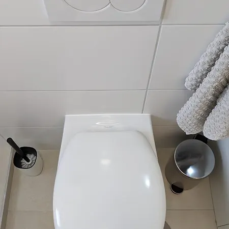 Moebliertes 3-zimmer Mit Balkon *