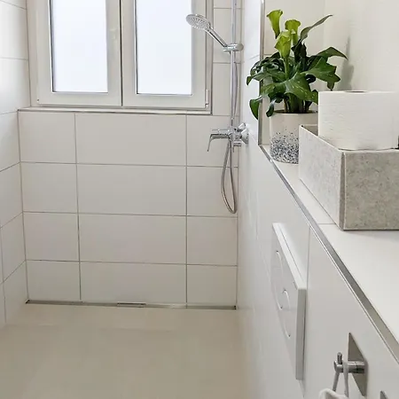 Moebliertes 3-zimmer Mit Balkon Apartment Sindelfingen
