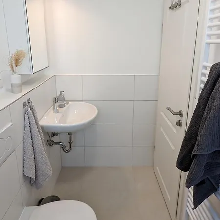 Moebliertes 3-zimmer Mit Balkon Apartment *