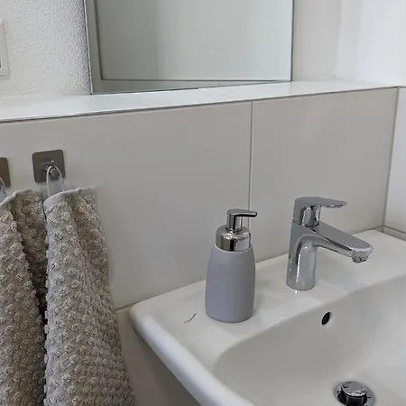 Moebliertes 3-zimmer Mit Balkon Daire