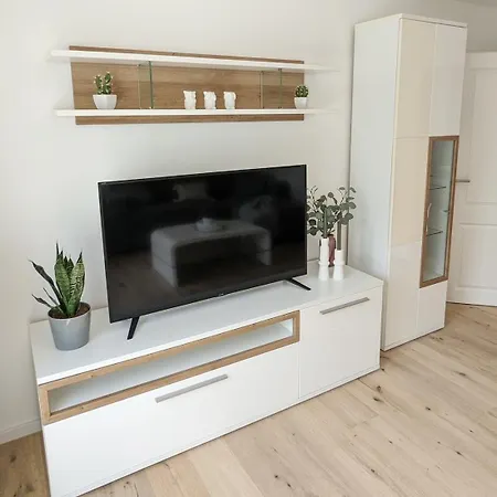 Moebliertes 3-zimmer Mit Balkon Lejlighed