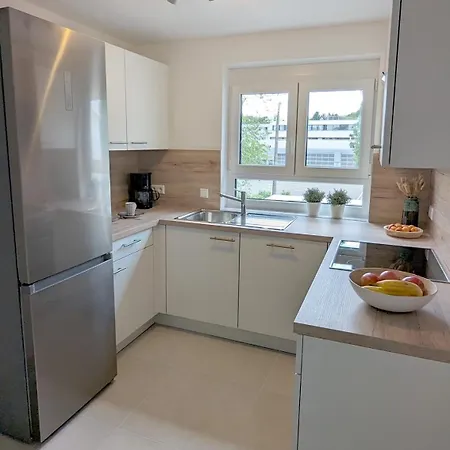 Moebliertes 3-zimmer Mit Balkon *