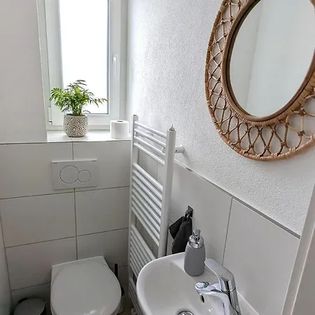 Moebliertes 3-zimmer Mit Balkon *