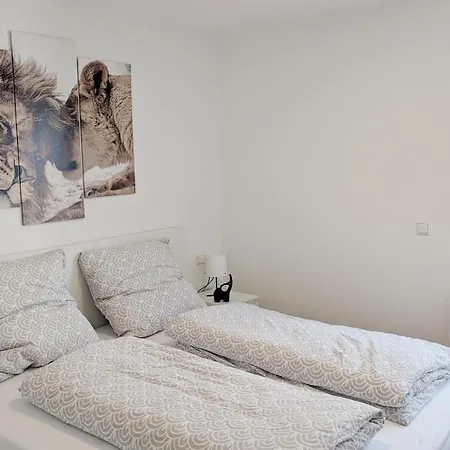Moebliertes 3-zimmer Mit Balkon *