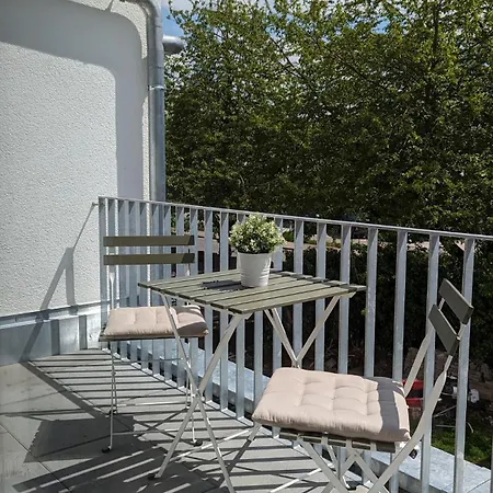 Moebliertes 3-zimmer Mit Balkon Apartment *