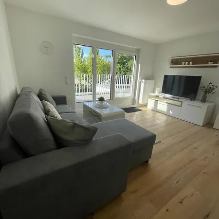 Moebliertes 3-zimmer Mit Balkon Lejlighed *