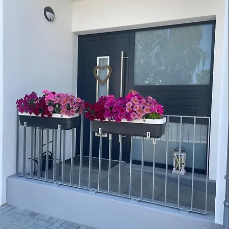Lejlighed Moebliertes 3-zimmer Mit Balkon *